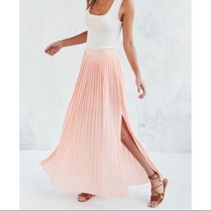 Women’s pleaded skirt